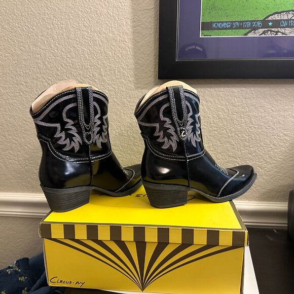 Cowboy Booties Circus by Sam Edelman Josephina Shiny Black Stitched New Size 6 - Picture 4 of 6